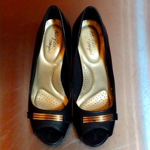 Black Dexflex comfort Karie peep toe pumps  size 9 .